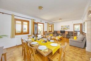 Dining - Villa Luis Vives with private pool and mountain views in Pollensa, Mallorca (Pollensa)