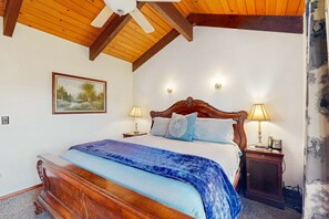2 bedrooms, iron/ironing board, WiFi, bed sheets - Dog-friendly home near the beach with large deck, yard & washer&dryer (Seaside)