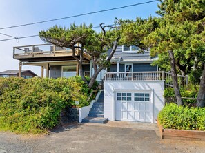 Exterior - Gorgeous dog-friendly home with spectacular ocean views & deck - walk to Main St (Manzanita)