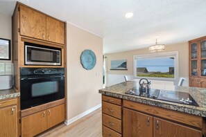 Coffee/tea maker, fridge, microwave, oven - Gorgeous dog-friendly home with spectacular ocean views & deck - walk to Main St (Manzanita)