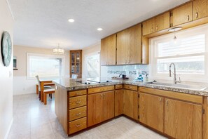Fridge, microwave, oven, stovetop - Gorgeous dog-friendly home with spectacular ocean views & deck - walk to Main St (Manzanita)