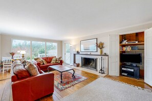 Living area - Oceanfront charmer with wood fireplace, games, & scenic deck - dog-friendly (Ocean Park)