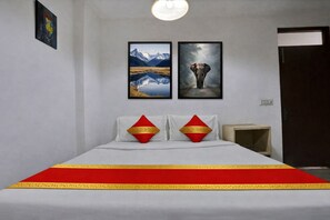 Basic Double Room | Desk, free WiFi - Mauryan Elite I Hotel Hauzkhas  (New Delhi)