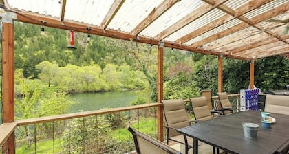 Charming home on the Siuslaw River with private dock, fire pit, WiFi, & W&D