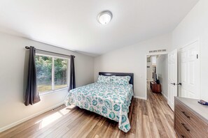 3 bedrooms, iron/ironing board, Internet, bed sheets