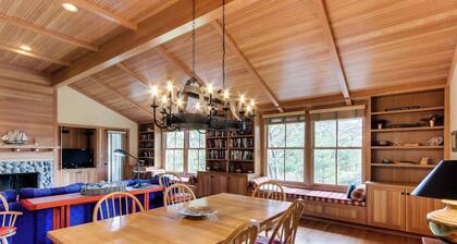 Dog-Friendly modern rustic house with easy beach access