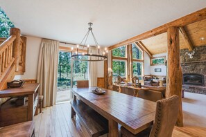 Dining - 5 bedroom home with private hot tub, shared pool and gourmet kitchen (Sunriver)