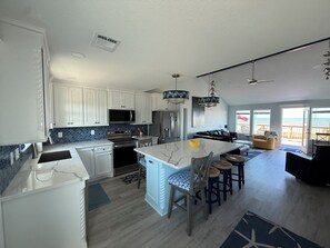 Fridge, microwave, oven, stovetop - Stunning Beach Front 4 Bedroom Beach House on Beautiful Surfside Beach (Freeport)