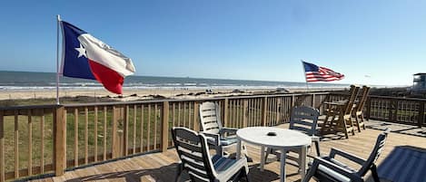 屋外ダイニングエリア