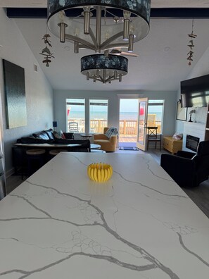 Smart TV, fireplace - Stunning Beach Front 4 Bedroom Beach House on Beautiful Surfside Beach (Freeport)