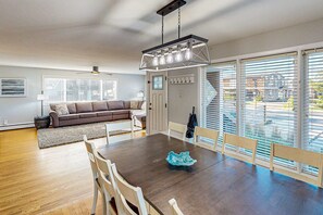 Interior - Spacious home with arcade games, ping pong and foosball tables, close to beach (Seaside)