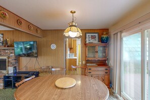 Dining - Cozy Getaway near Beach with Partial Ocean View, Free WiFi, & Washer/Dryer (Cannon Beach)