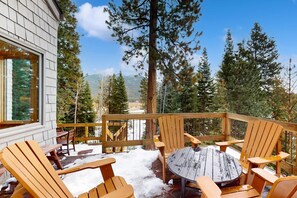 Outdoor dining - Lovely home with Black Butte view, large deck, hot tubs, & pools (Black Butte Ranch)