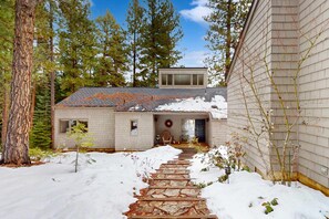 Exterior - Lovely home with Black Butte view, large deck, hot tubs, & pools (Black Butte Ranch)