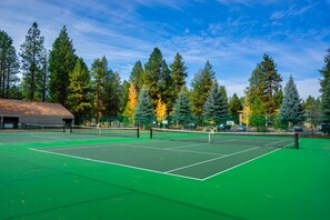 Sport court - Lovely home with Black Butte view, large deck, hot tubs, & pools (Black Butte Ranch)