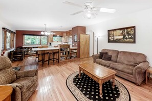 TV, fireplace