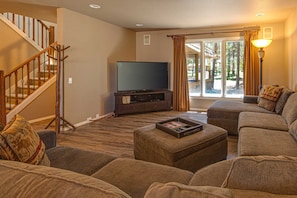 TV, fireplace - Spacious dog-friendly home with a game room, private hot tub, & SHARC access (Sunriver)