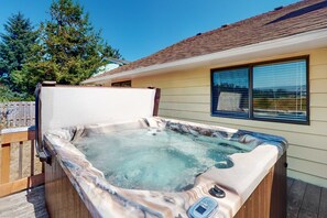 Outdoor spa tub - Dog-friendly house on Alsea Bay with bridge views, grill & private hot tub (Waldport)
