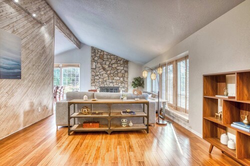 Newly updated, dog-friendly house near the beach with hot tub & grill