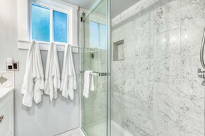 Shower, hair dryer, towels