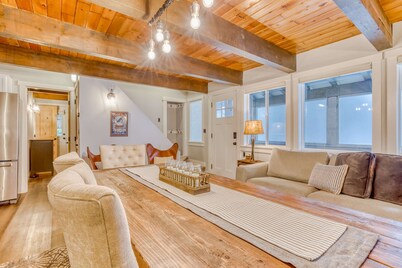 Serene condo with skiing, fireplace, mountainview, & washer&dryer