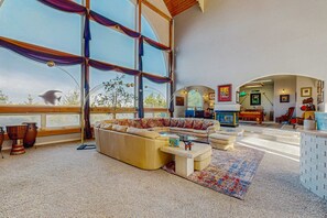Interior - Luxurious Riverfront House withRiver Views, Private Sauna, Pool Table, & Free WiFi (Florence)