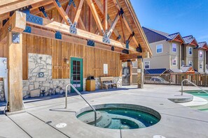 Pool - Three-story retreat with a gas fireplace plus access to pool, hot tub, & sauna (Government Camp)