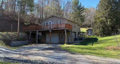 Pet-friendly 3-bedroom house in Hampton, Tennessee