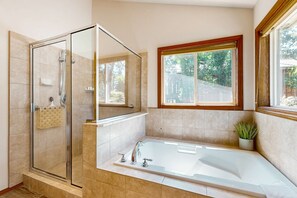 Shower, hair dryer, towels - Riverfront Luxury Home with Hot Tub, AC, Deck and Grill (Sunriver)