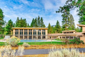 Exterior - Dog-friendly home with private hot tub, high-speed WiFi, & central AC (Black Butte Ranch)