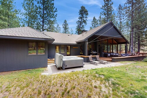 Dog-friendly home with private hot tub, high-speed WiFi, & central AC