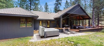 Dog-friendly home with private hot tub, high-speed WiFi, & central AC