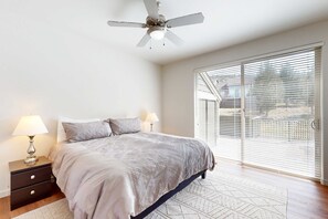 3 slaapkamers, een strijkplank/strijkijzer, wifi, beddengoed