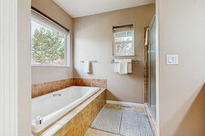 Shower, hair dryer, towels - Cozy home with gas fireplace, private hot tub, & gas grill - in great neighborhood (Eagle Crest)