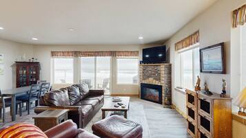 TV, fireplace, DVD player, stereo