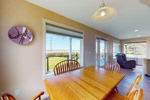 Dining - Bright, modern home with great ocean views & deck - walk to the beach (Waldport)