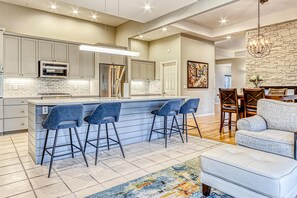 Interior - Stunning home on The Ridge Course with grill, pools, sport courts, hot tub, gym (Eagle Crest)