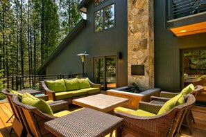 Terrace/patio - A modern mountain retreat designed for gathering, comfort and connection (Black Butte Ranch)