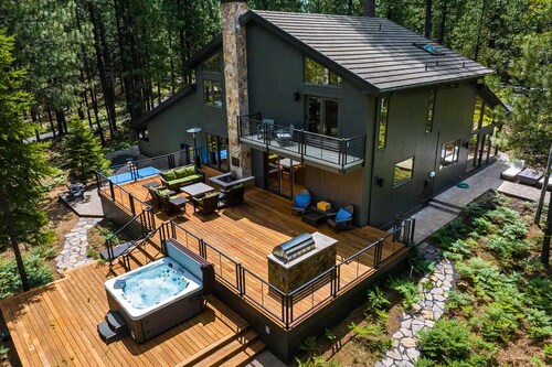 A modern mountain retreat designed for gathering, comfort and connection