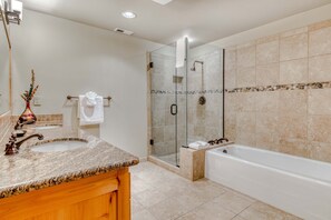 Shower, hair dryer, towels - Luxury mountain condo withshared pool & hot tub, patio, & easy ski access (Government Camp)