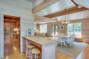 Interior - Stunning Ocean Home with Large Yard and Easy Beach Access - Dog-Friendly (Gearhart)