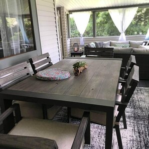 Dining - Viewpoint Cottage with Dock, Kayaks (Morris)