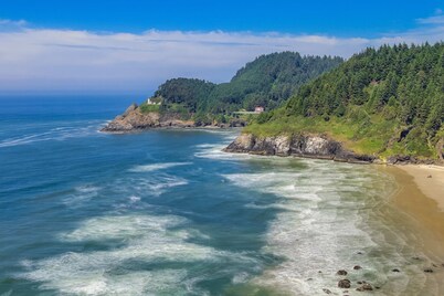 Cozy Dog-friendly Cottage with Great Ocean Views and Fantastic Location