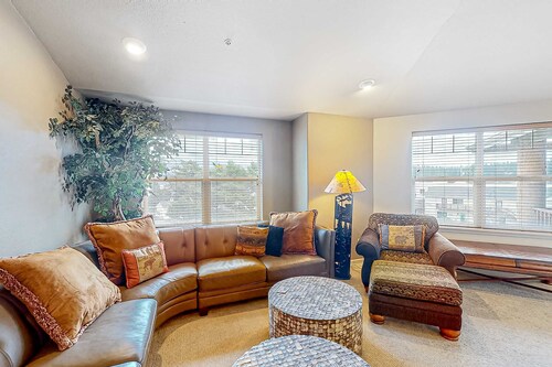 Classy and Convenient Dog-Friendly Condo with Private Balcony