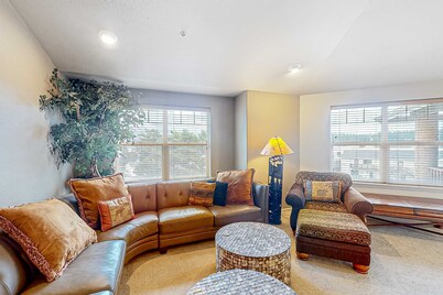 Classy and Convenient Dog-Friendly Condo with Private Balcony