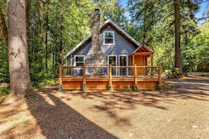 Exterior - 2-story mountain cabin with loft and fireplace, deck, streaming, washer&dryer (Rhododendron)