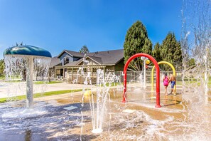 Children’s area - Two-Story Townhouse withFree WiFi, Fireplace, AC, Patio, & Shared Hot Tub, Pools (Eagle Crest)
