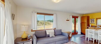 Inviting dog-friendly studio with gas grill, Wi-Fi and washer&dryer