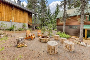Terrace/patio - Adorable studio with modern amenities - close to slopes & restaurants (Government Camp)