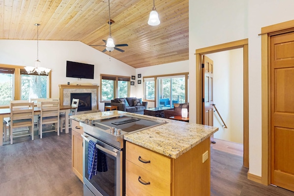 Interior - Cape Arch, your cozy coastal escape with patio, balcony and close to beach (Arch Cape)